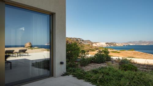 281261940 Milos Cove