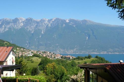  Inviting 2-Bed House in Tignale in Olzano