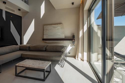 281262720 Milos Cove