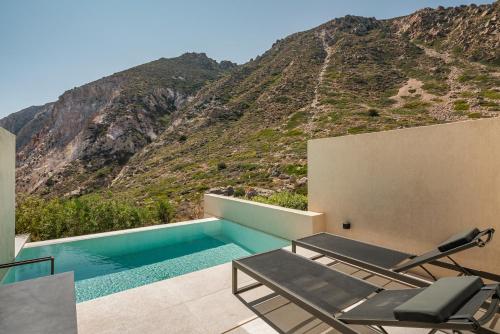 281262773 Milos Cove