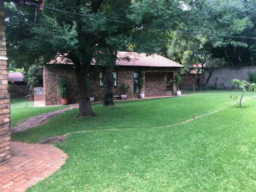 Vista exterior, Bungalow de 100 m² en Randburg, con 2 habitación(es) y 1 baño(s) privado(s) (Waybury Cottage - a cozy home from home !) in Johannesburgo