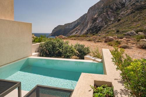281263883 Milos Cove