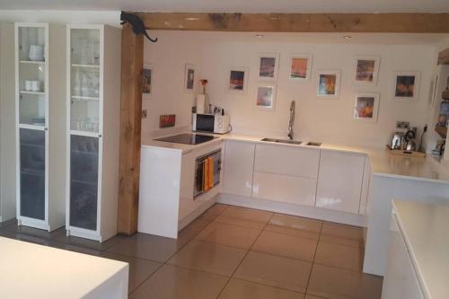 4 Kingsize Beds Ensuite - Sleeps 8-10 - Rural Contemporary Oak Framed House photo 4