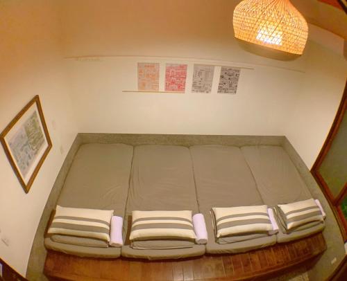 Five-Bedroom House image 8