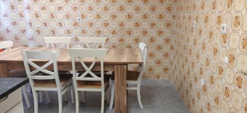 Lagoa five bed house By Red Ba Serviced Accommodation UK