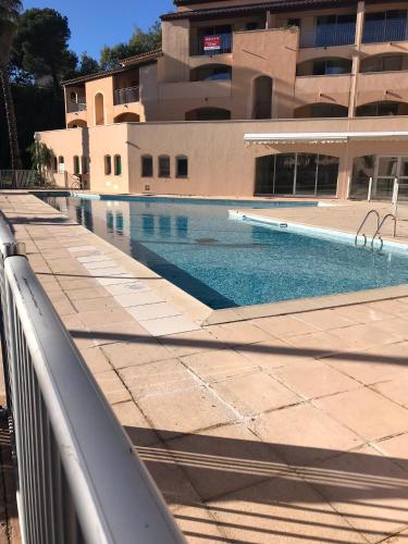泳池, Superbe appartement T1 duplex,vue mer in 拉克魯瓦瓦爾默