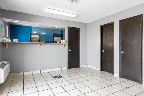 SureStay Hotel by Best Western Oklahoma City West - image 7