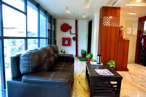 Lobby, Hotel Vinayak in Alambagh