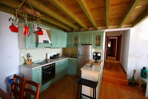 Konyha, Elia Pilio Villas in Pinakates