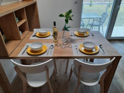 設施, Vlčí nora (Vlci nora) in 賀爾尼馬爾索夫