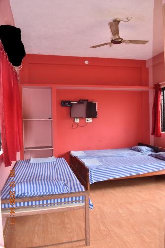 3 twin beds