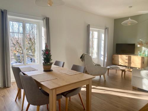 "La place du village" Room Type - Apartment