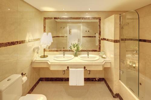 3 bedrooms, 4 beds