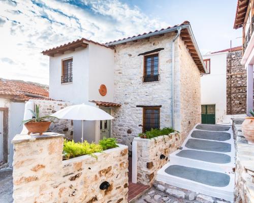Restored 1902 stone house with superb sea view