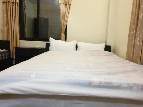 1 double bed, 1 twin bed
