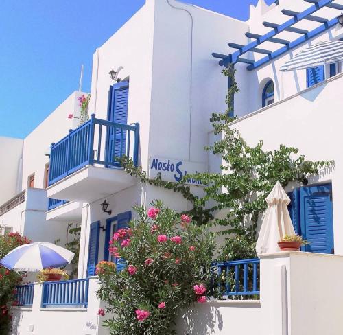 Nostos Studios in Naxos rooms at Saint George beach accommodations at Agios Georgios apartments at Chora town lodging - Hôtel - Naxos Chora