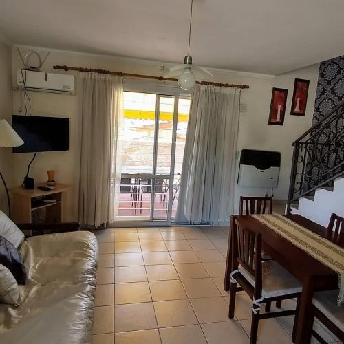 Duplex a mts del Rio con Aire Acond - image 3