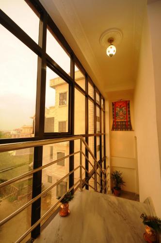 Room in BB - Amazing Deluxe Double Room - Hotel Manohara Pvt Ltd