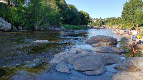 Duplex a mts del Rio con Aire Acond - image 5
