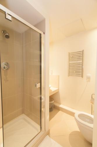 Horizon Canary Wharf Apartments - image 14