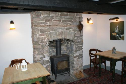 Old Black Lion - image 14