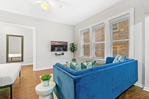 Prime Location! Easy Transport Loyola University - main image