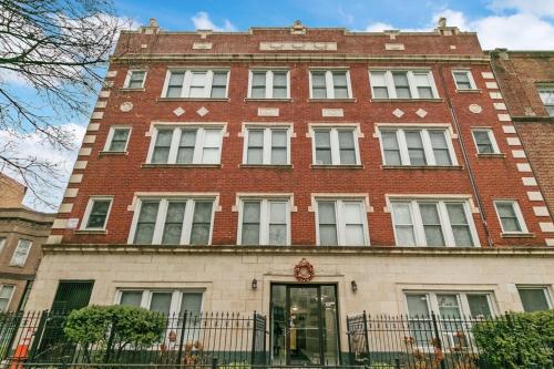 Prime Location! Easy Transport Loyola University - image 10