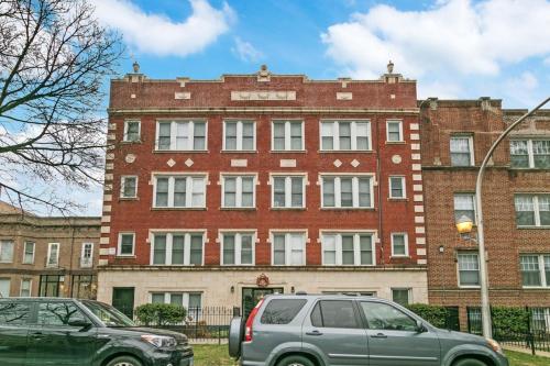 Prime Location! Easy Transport Loyola University - image 11