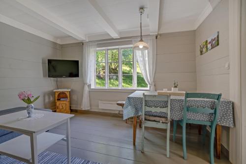 Huse Gjestegard in Kinsarvik