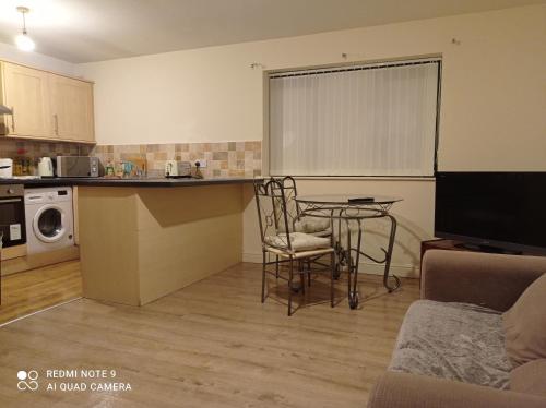 Cosy 2 Bed Apartment Dewsbury Road City Heaven, , West Yorkshire