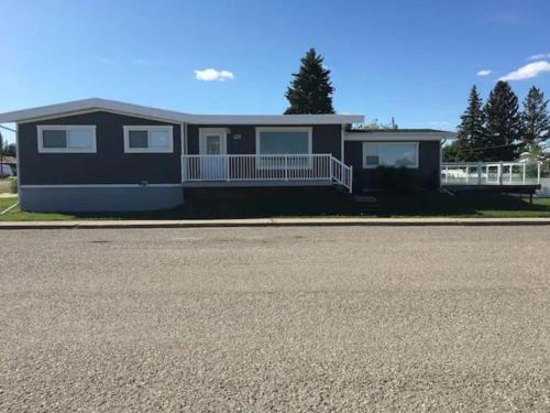 . Beautiful Cardston Home (whole house)!