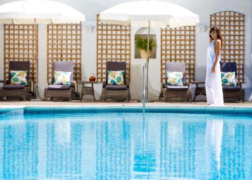 Piscina, Longueville Manor in Bagot