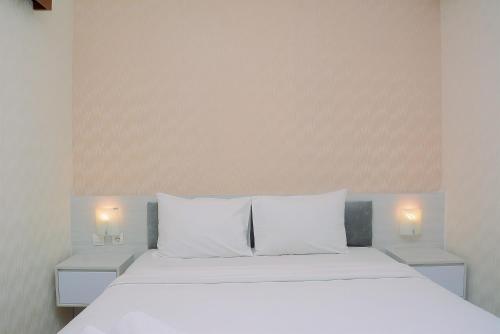 Comfy with Modern Style 1BR Grand Kamala Lagoon Apartment By Travelio, Pekayon Satu