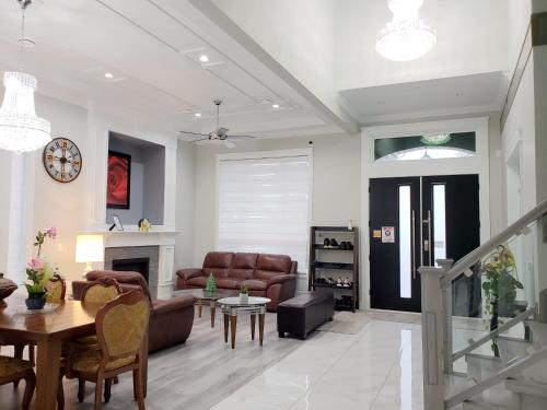 Aarons Sweet Home in Surrey, Canada