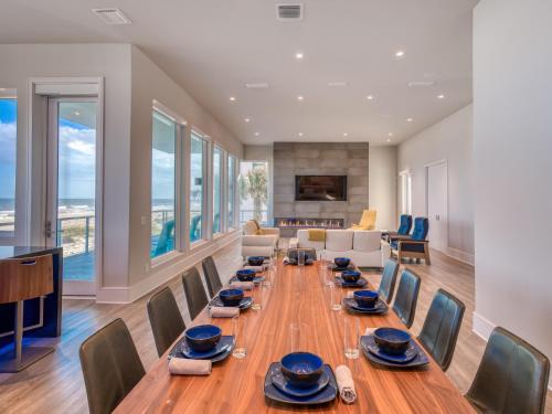Oceanfront Designer Masterpiece - Rooftop Hot Tub home - image 5