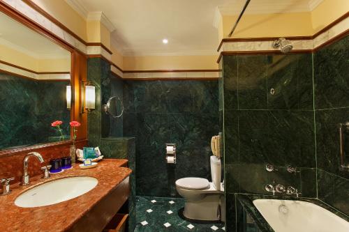 Premier Valley View Room image 1