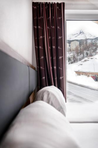 Apartment with Mountain View