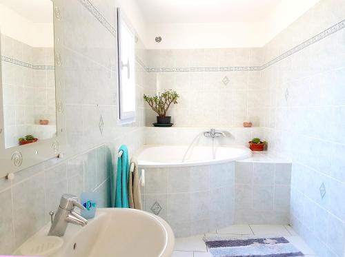 House with one bedroom in Alata with wonderful sea view furnished garden and WiFi 8 km from the beach - image 3