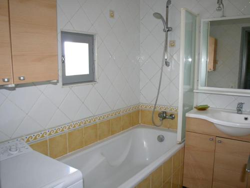 House with 3 bedrooms in Saint Victor la Coste with shared pool enclosed garden and WiFi - image 5