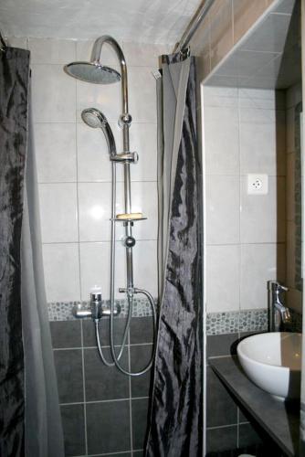 House with 3 bedrooms in Saint Victor la Coste with shared pool enclosed garden and WiFi - image 7