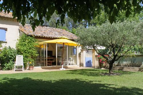 Villa de 4 chambres avec piscine privee terrasse et wifi a Althen des Paluds