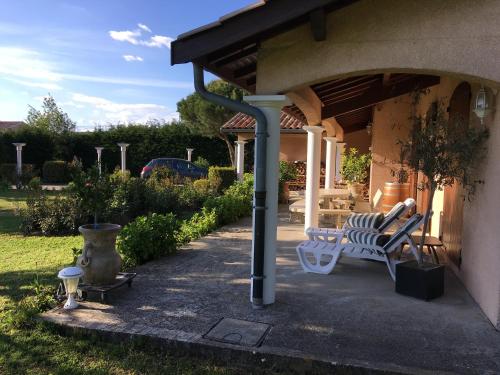 Maison chaleureuse Saint-Cyr-sur-le-Rhone in Other