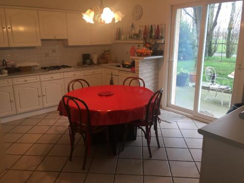 Maison chaleureuse Saint-Cyr-sur-le-Rhone in Other