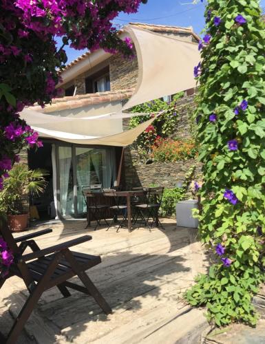  6 bedrooms villa at Cadaques 50 m away from the beach with sea view private pool and sauna in Cadaqués