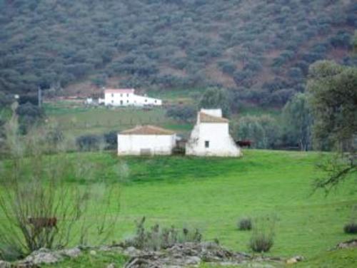 House with 4 bedrooms in Encinasola with wonderful mountain view and furnished terrace - image 2