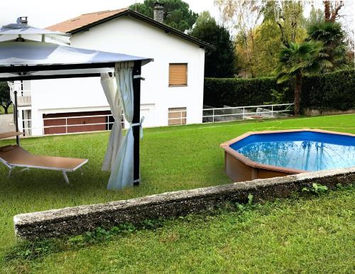 View, 4 bedrooms villa at Ranco 100 m away from the beach with lake view private pool and enclosed garden in Ranco