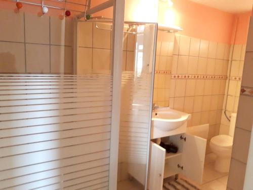 Baño, Appartement moderne à Rivière-Pilote avec piscine privée (Appartement moderne a Riviere-Pilote avec piscine privee) in Riviere-Salee