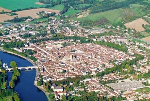 Maison de 2 chambres avec jardin clos et wifi a Villeuneuve sur Yonne