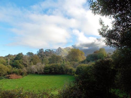 Apartment with one bedroom in Llanes with wonderful mountain view furnished terrace and WiFi 3 km from the beach - image 2