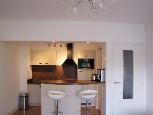 Apartment with one bedroom in Antibes with enclosed garden and WiFi 250 m from the beach - image 2